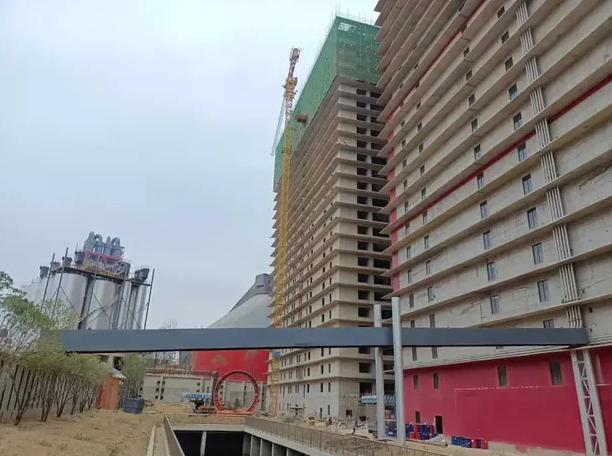 Bộ Nông nghiệp đề xuất triển khai mô hình chăn nuôi lợn trong nhà nhiều tầng tại Việt Nam