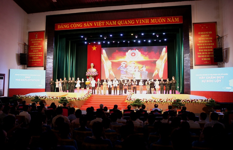 Lễ phát động chung tay phòng, chống mua bán người năm 2025, diễn ra tại TP. Huế, là hoạt động hưởng ứng "Ngày thế giới phòng, chống mua bán người", khẳng định cam kết mạnh mẽ của Việt Nam trong công cuộc đấu tranh phòng, chống tội phạm mua bán người - Ảnh: VGP/Nguyễn Hoàng