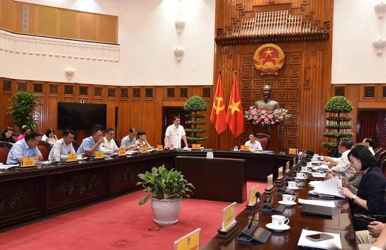 Thứ trưởng Bộ Tài chính Cao Anh Tuấn phát biểu tại cuộc họp - Ảnh: VGP/Trần Mạnh