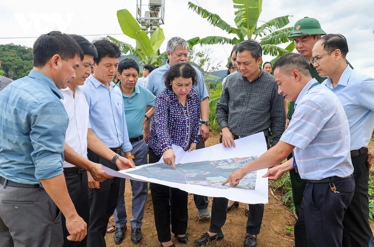 Lãnh đạo tỉnh Sơn La tổ chức khảo sát địa điểm dự kiến xây dựng trường học cho các xã biên giới. (Ảnh: VOV.VN)