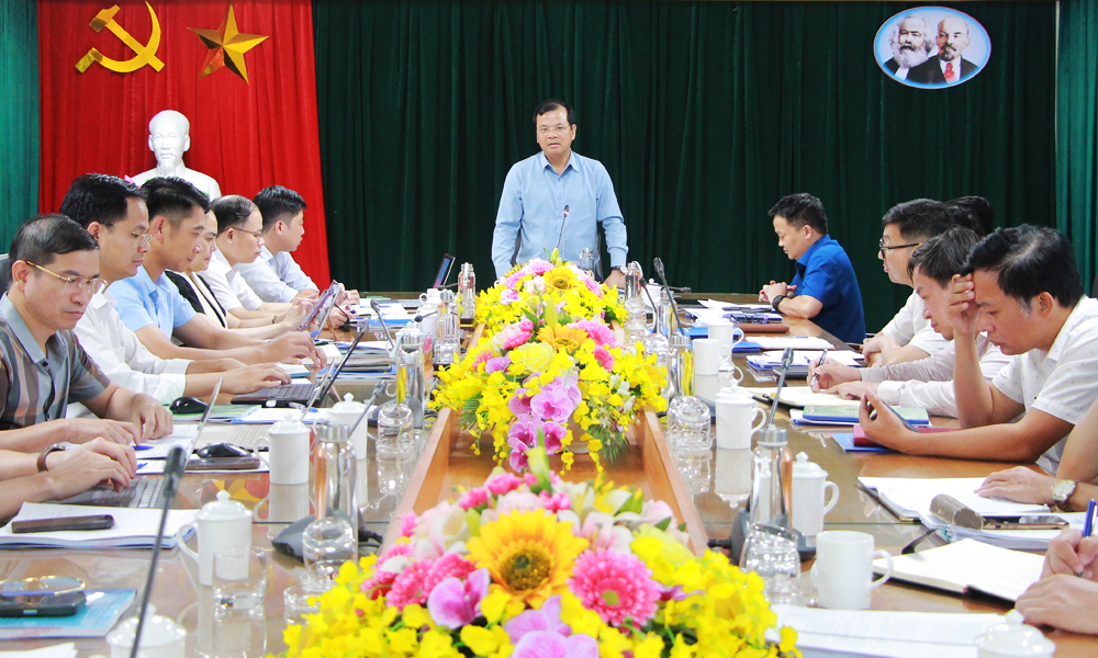 Đồng chí Phan Thế Tuấn chủ trì buổi làm việc.