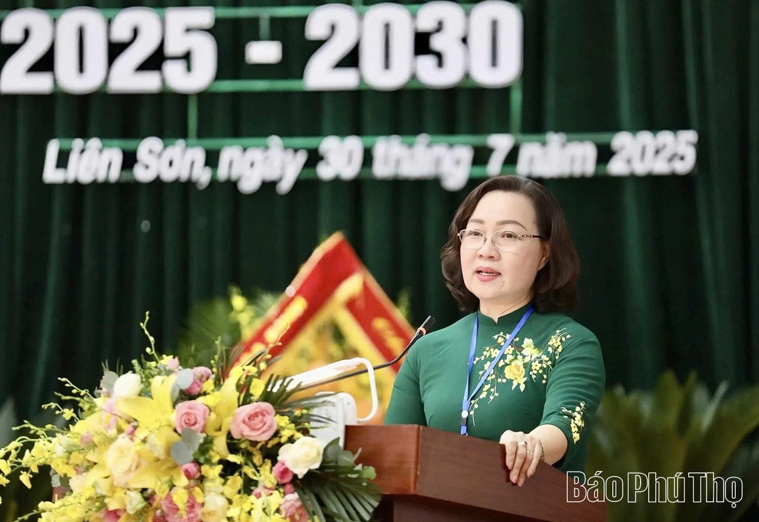 Đồng chí Phó Chủ tịch HĐND tỉnh Nguyễn Thị Cẩm Phương phát biểu chỉ đạo Đại hội. Ảnh: Báo Phú Thọ.