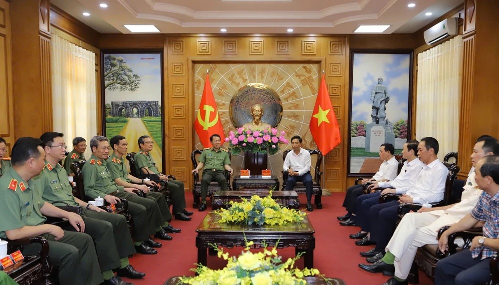 Toàn cảnh buổi làm việc Toàn cảnh buổi làm việc