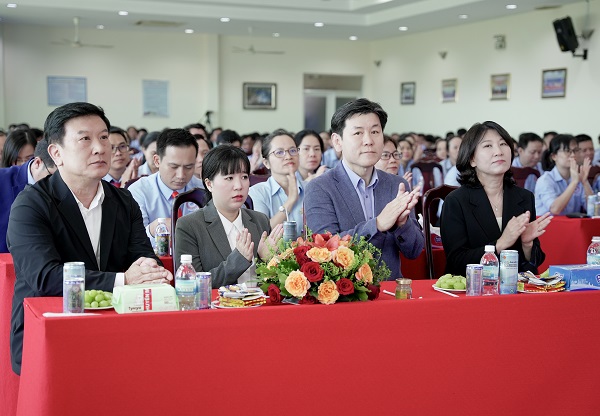 Đại biểu đại diện Công ty Sallycos , Hàn Quốc tham dự Đại biểu đại diện Công ty Sallycos , Hàn Quốc tham dự