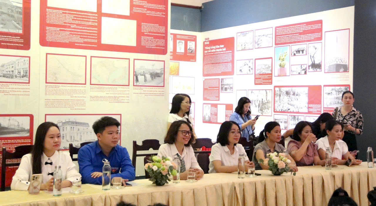 Đại biểu tham dự Đại biểu tham dự