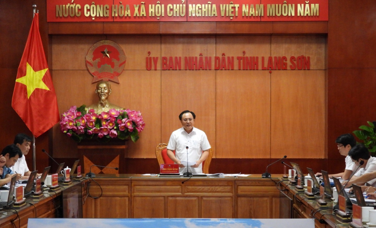 Phó Chủ tịch UBND tỉnh Lạng Sơn Lương Trọng Quỳnh phát biểu chỉ đạo tại cuộc họp