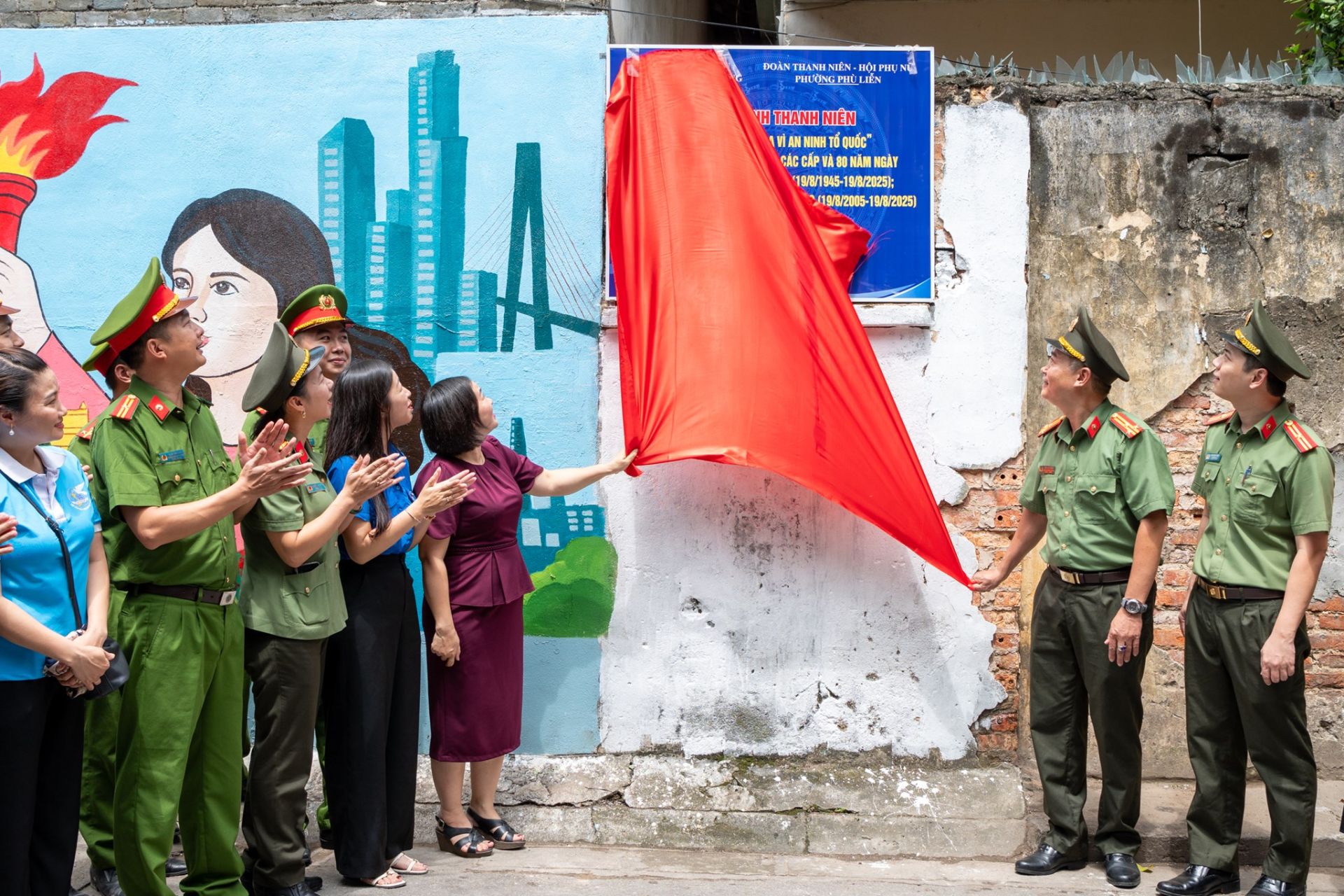 Công trình thanh niên “Con đường bích họa – Vì An ninh Tổ quốc”