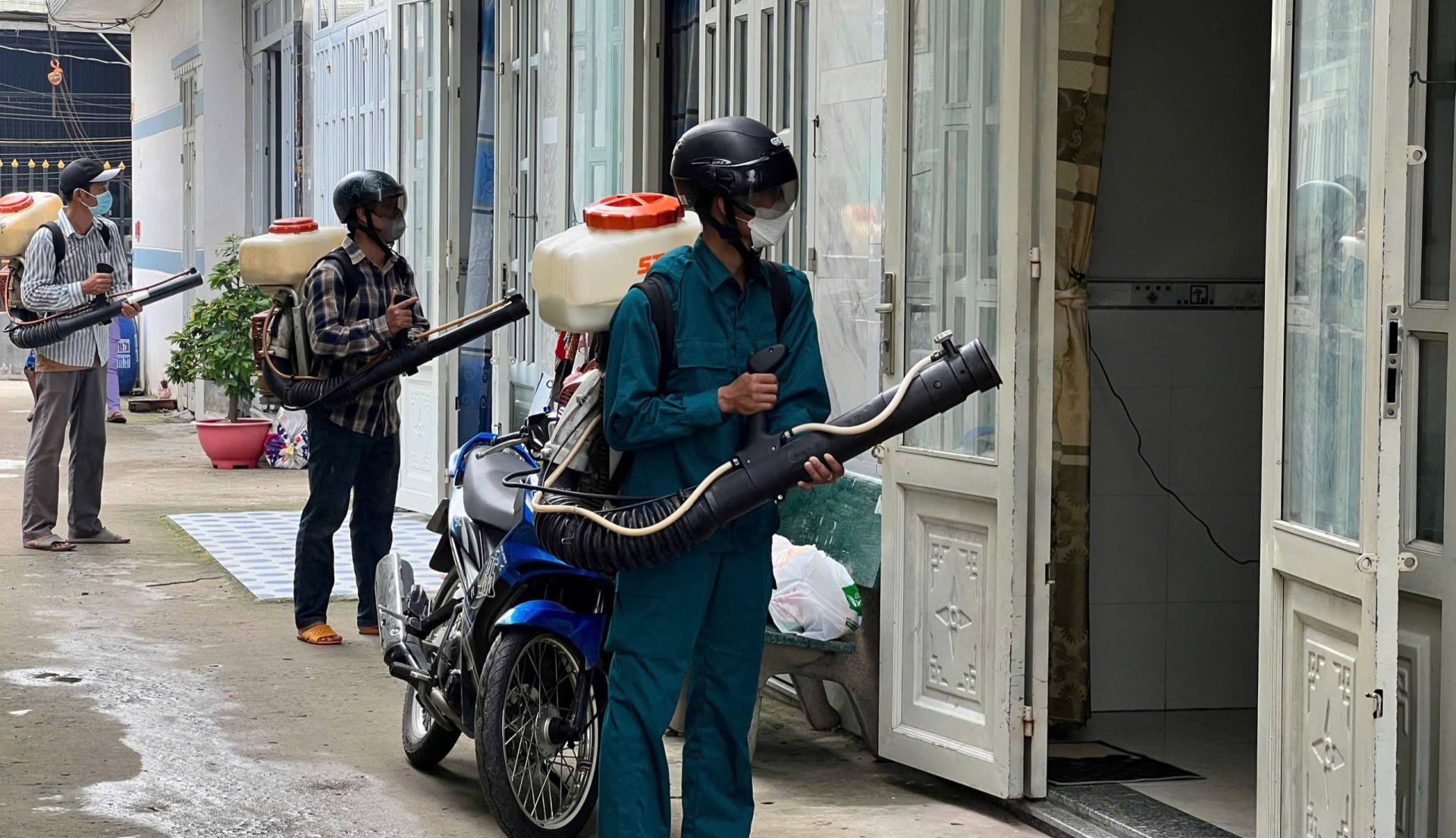 Quyết liệt các biện pháp phòng, chống dịch sốt xuất huyết, không để dịch lan rộng Quyết liệt các biện pháp phòng, chống dịch sốt xuất huyết, không để dịch lan rộng