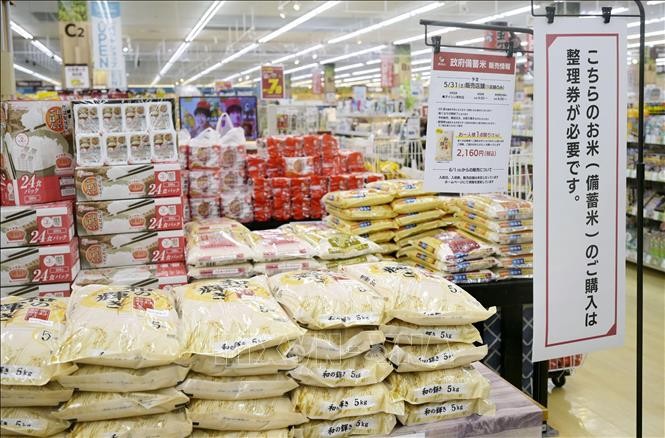 Gạo được bày bán tại siêu thị ở Sendai, Nhật Bản ngày 31/5/2025. Ảnh Kyodo/TTXVN. Gạo được bày bán tại siêu thị ở Sendai, Nhật Bản ngày 31/5/2025. Ảnh Kyodo/TTXVN.