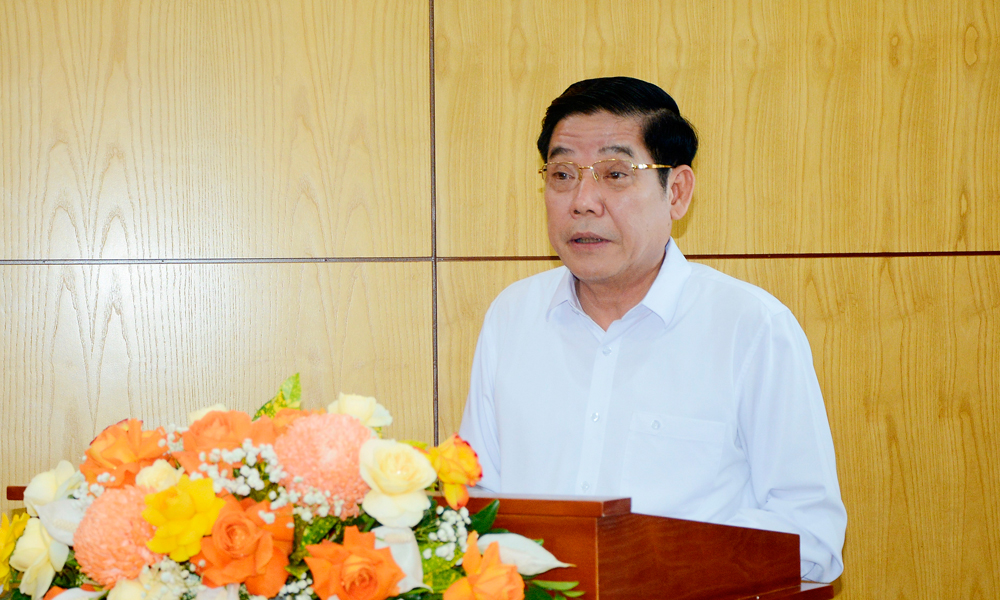 Đồng chí Nguyễn Văn Gấu thông báo kết quả Hội nghị lần thứ 12, Ban Chấp hành Trung ương Đảng khóa XIII. Đồng chí Nguyễn Văn Gấu thông báo kết quả Hội nghị lần thứ 12, Ban Chấp hành Trung ương Đảng khóa XIII.