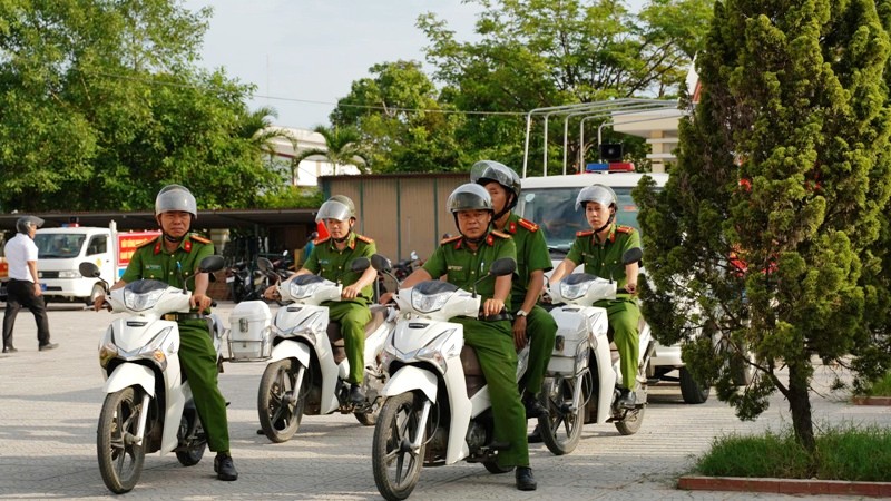 Lực lượng công an các phường xã ra quân trấn áp tội phạm