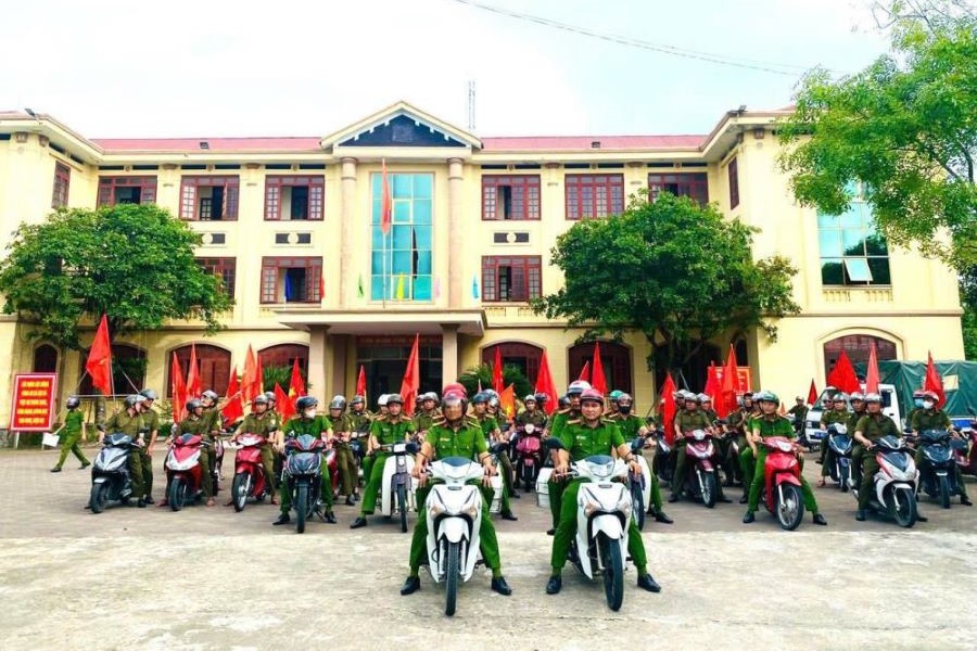 Công an các xã, phường trên địa bàn Hà Tĩnh đồng loạt tổ chức lễ ra quân trấn áp tội phạm.