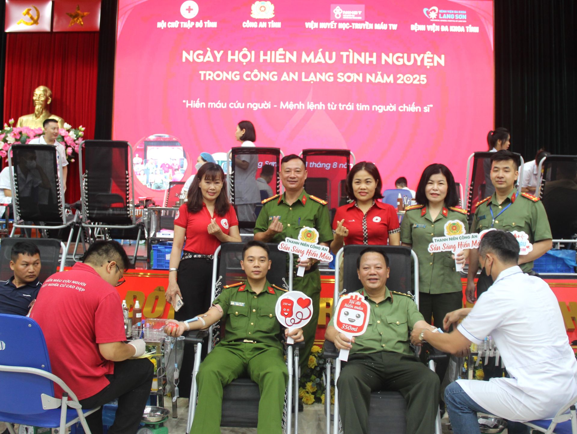 Lạng Sơn: Đông đảo cán bộ, chiến sĩ và nhân dân tham gia hiến máu tại Ngày hội hiến máu tình nguyện trong Công an Lạng Sơn