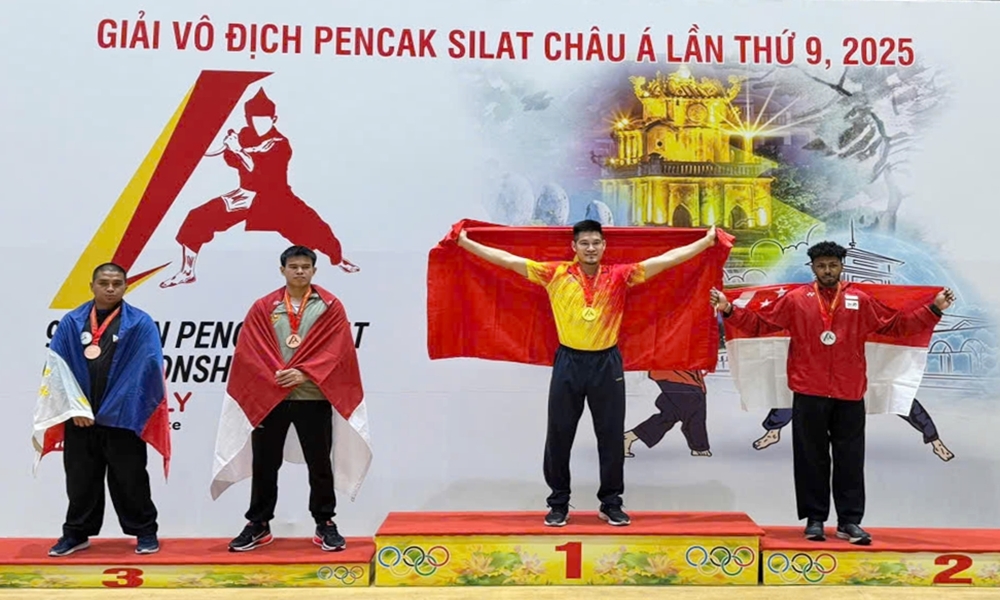 Võ sĩ Nguyễn Duy Tuyến trên bục nhận Huy chương Vàng hạng cân 85 kg nam. Võ sĩ Nguyễn Duy Tuyến trên bục nhận Huy chương Vàng hạng cân 85 kg nam.