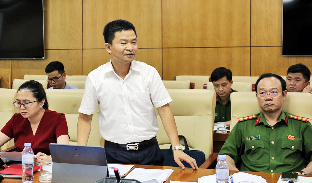 Ông Nguyễn Gia Phong báo cáo tình hình thực hiện chính quyền 2 cấp trên nền tảng số tại Bắc Ninh. Ông Nguyễn Gia Phong báo cáo tình hình thực hiện chính quyền 2 cấp trên nền tảng số tại Bắc Ninh.