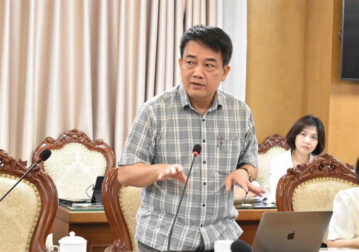 Ông Trần Chí Thành, Viện trưởng Viện Năng lượng nguyên tử Việt Nam, đại diện Bộ Khoa học và Công nghệ phát biểu tại cuộc họp Ông Trần Chí Thành, Viện trưởng Viện Năng lượng nguyên tử Việt Nam, đại diện Bộ Khoa học và Công nghệ phát biểu tại cuộc họp