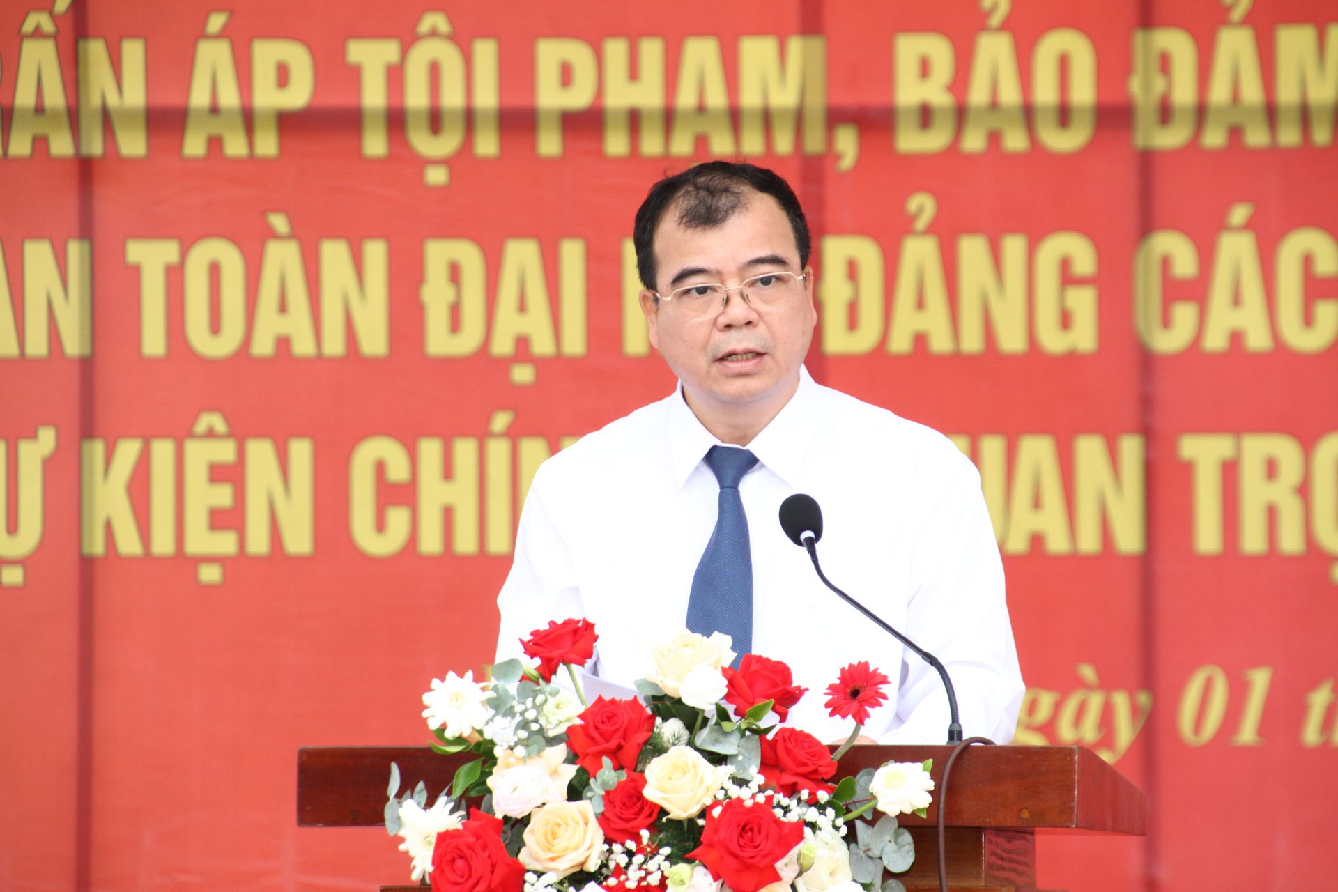 Phó Chủ tịch UBND thành phố Nguyễn Minh Hùng phát biểu tại Lễ ra quân.