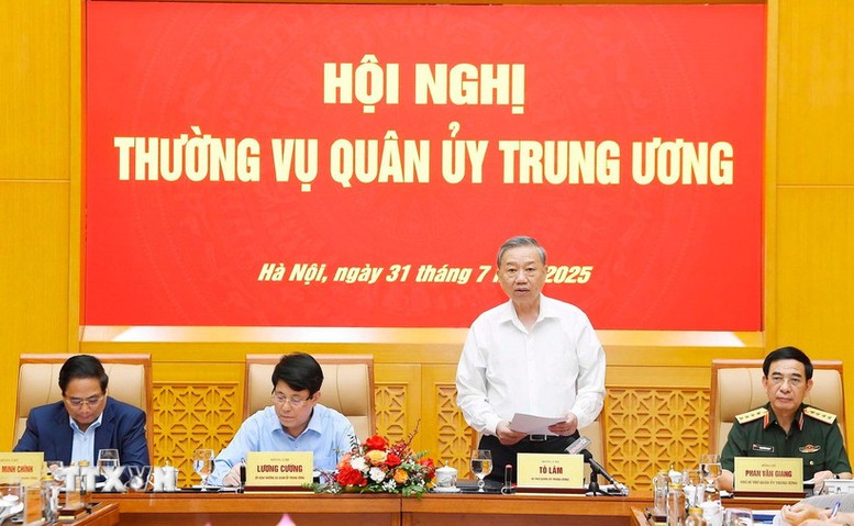 Tổng Bí thư Tô Lâm chủ trì Hội nghị Thường vụ Quân ủy Trung ương để xem xét, cho ý kiến về công tác chuẩn bị tổ chức Đại hội đại biểu Đảng bộ Quân đội lần thứ XII, nhiệm kỳ 2025-2030 - Ảnh: TTXVN