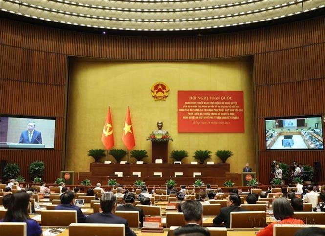 Bộ Chính trị, Ban Bí thư tổ chức Hội nghị toàn quốc quán triệt và triển khai thực hiện Nghị quyết số 66-NQ/TW, ngày 30/4/2025 của Bộ Chính trị về đổi mới công tác xây dựng và thi hành pháp luật đáp ứng yêu cầu phát triển đất nước trong kỷ nguyên mới và Nghị quyết số 68-NQ/TW, ngày 4/5/2025 của Bộ Chính trị về phát triển kinh tế tư nhân. Ảnh: TTXVN Bộ Chính trị, Ban Bí thư tổ chức Hội nghị toàn quốc quán triệt và triển khai thực hiện Nghị quyết số 66-NQ/TW, ngày 30/4/2025 của Bộ Chính trị về đổi mới công tác xây dựng và thi hành pháp luật đáp ứng yêu cầu phát triển đất nước trong kỷ nguyên mới và Nghị quyết số 68-NQ/TW, ngày 4/5/2025 của Bộ Chính trị về phát triển kinh tế tư nhân. Ảnh: TTXVN