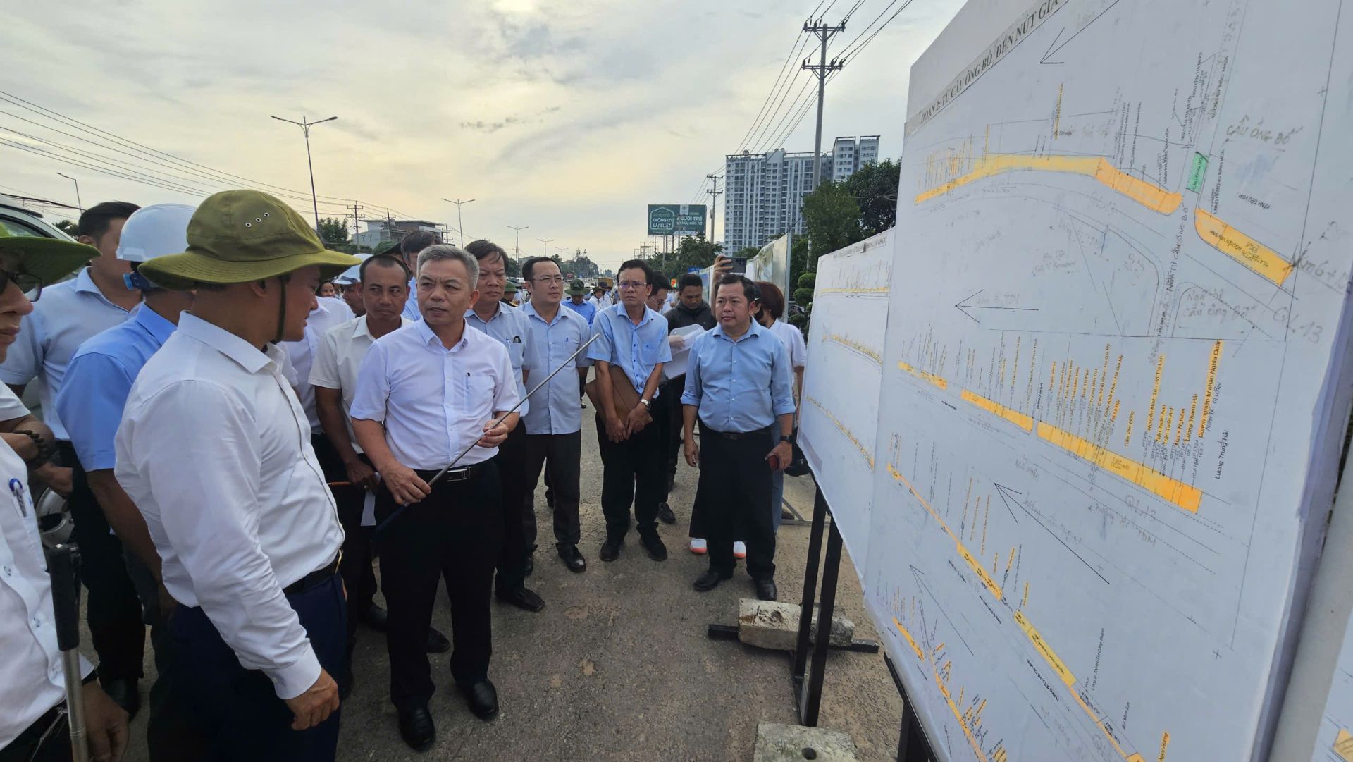 Phó Chủ tịch UBND TP. HCM Bùi Xuân Cường kiểm tra tại nút giao Vành đai 3 TP. HCM và mở rộng quốc lộ 13, đoạn qua phường Thủ Dầu Một Phó Chủ tịch UBND TP. HCM Bùi Xuân Cường kiểm tra tại nút giao Vành đai 3 TP. HCM và mở rộng quốc lộ 13, đoạn qua phường Thủ Dầu Một