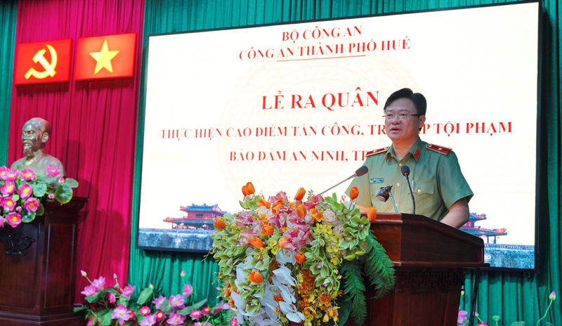 Thiếu tướng Nguyễn Thanh Tuấn- Giám đốc Công an TP Huế tại Lễ ra quân