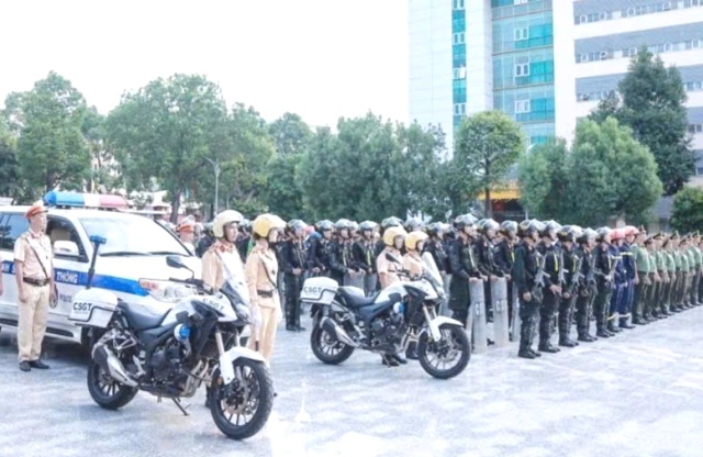 Lực lượng Công an tỉnh tại lễ ra quân cao điểm tấn công trấn áp tội phạm.