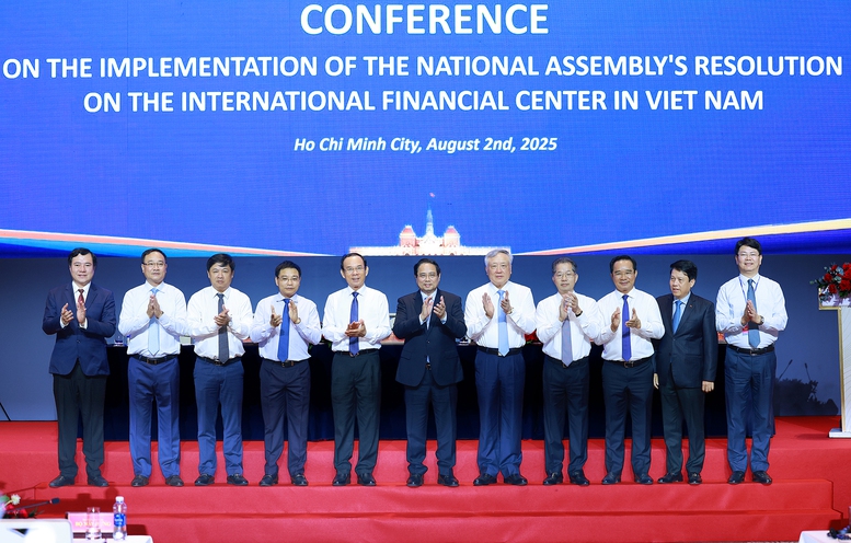 Thủ tướng Phạm Minh Chính chủ trì Hội nghị triển khai Nghị quyết của Quốc hội về Trung tâm tài chính quốc tế tại Việt Nam - Ảnh: VGP/Nhật Bắc