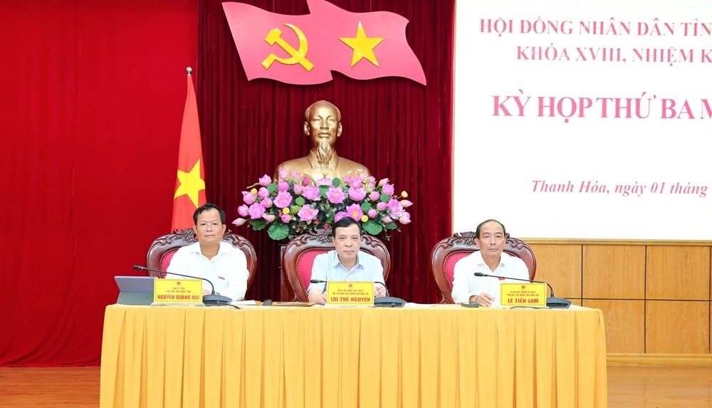 Các đồng chí chủ tọa kỳ họp