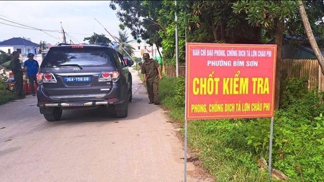 Lập chốt kiểm soát dịch bệnh tại Bỉm Sơn, Thanh Hóa. Ảnh: N.L.Đ