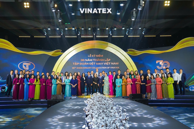 Tập thể lãnh đạo, cán bộ, nhân viên của Vinatex Tập thể lãnh đạo, cán bộ, nhân viên của Vinatex