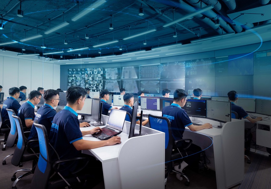 Các chuyên gia bảo mật của CMC Telecom đạt chứng chỉ bảo mật quốc tế, chủ động giám sát, phân tích và cảnh báo sớm các mối đe dọa an ninh mạng cho doanh nghiệp