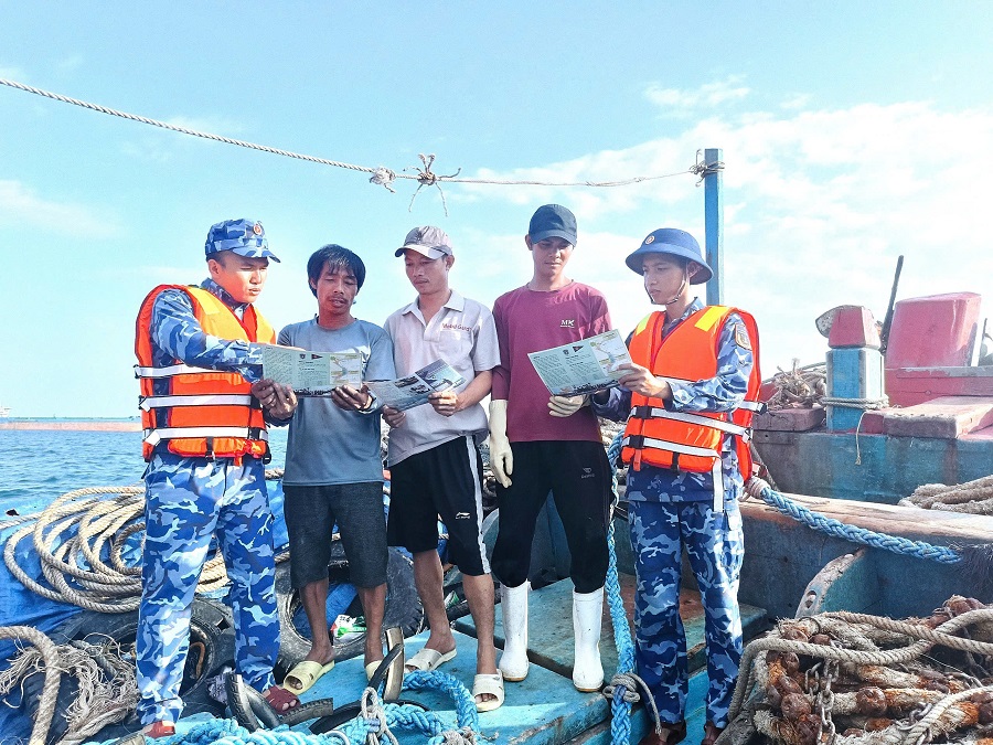 Bộ Tư lệnh Vùng Cảnh sát biển 1 tích cực tuyên truyền chống khai thác IUU