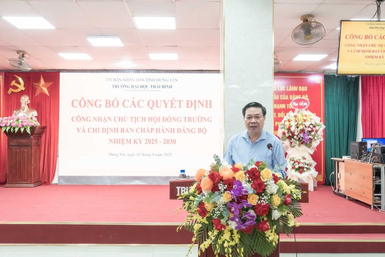 Đồng chí Nguyễn Quang Hưng, Phó Chủ tịch Thường trực UBND tỉnh phát biểu giao nhiệm vụ