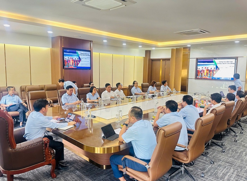 Bước vào giai đoạn mới, PV College đã khởi động một cuộc đổi mới toàn diện: từ cập nhật chương trình trung cấp, cao đẳng theo chuẩn đầu ra mới, đến phát triển các ngành nghề đào tạo mới như điện gió, điện hạt nhân