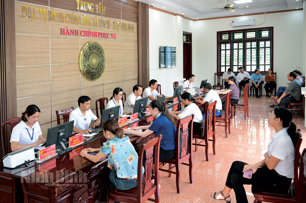 Ảnh báo Ninh Bình. Ảnh báo Ninh Bình.