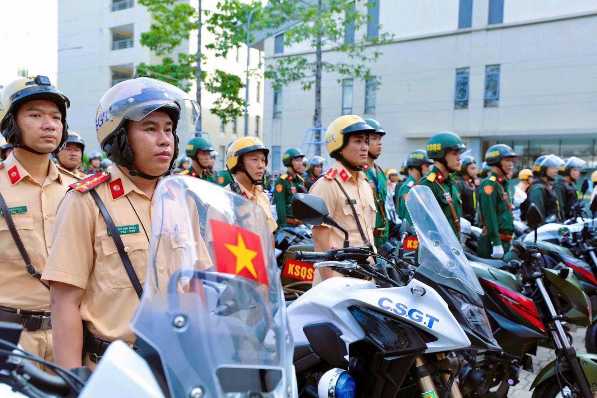 Công an TP. Hồ Chí Minh tổ chức lễ ra quân thực hiện cao điểm tấn công, trấn áp tội phạm, đảm bảo an ninh trật tự, chào mừng Đại hội Đảng bộ các cấp và hướng tới các sự kiện chính trị quan trọng của đất nước Công an TP. Hồ Chí Minh tổ chức lễ ra quân thực hiện cao điểm tấn công, trấn áp tội phạm, đảm bảo an ninh trật tự, chào mừng Đại hội Đảng bộ các cấp và hướng tới các sự kiện chính trị quan trọng của đất nước