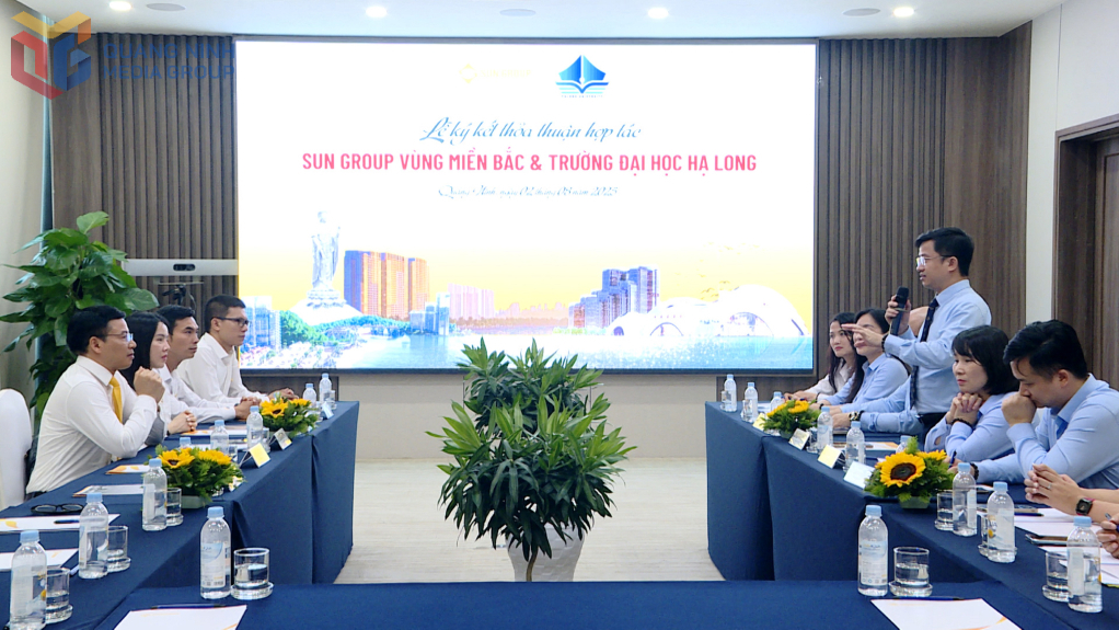 Tiến sĩ Nguyễn Đức Tiệp, Hiệu trưởng Trường Đại học Hạ Long, phát biểu tại Lễ ký kết thỏa thuận hợp tác.