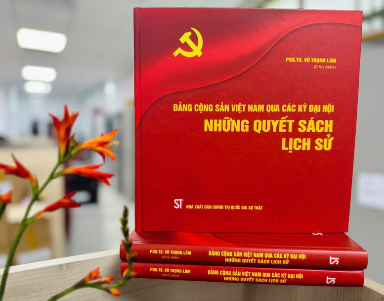 Cẩm nang lý luận sắc bén từ thực tiễn 13 kỳ Đại hội của Đảng