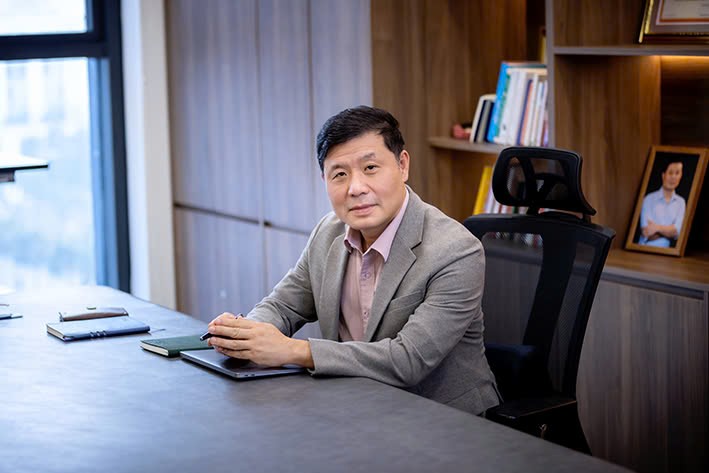 Giáo sư Vũ Hà Văn, nhà đồng sáng lập GeneStory chia sẻ công nghệ tiên tiến giúp các nhà khoa học của hôm nay có thể báo đáp công lao của những chiến sĩ đã hy sinh vì đất nước