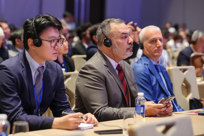 Các đại biểu quốc tế tham dự Hội nghị - Ảnh: VGP/Nhật Bắc Các đại biểu quốc tế tham dự Hội nghị - Ảnh: VGP/Nhật Bắc