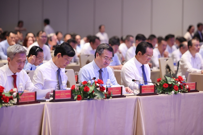 Các đại biểu tham dự Hội nghị quán triệt, triển khai Nghị quyết của Quốc hội về Trung tâm tài chính quốc tế tại Việt Nam - Ảnh: VGP/Nhật Bắc Các đại biểu tham dự Hội nghị quán triệt, triển khai Nghị quyết của Quốc hội về Trung tâm tài chính quốc tế tại Việt Nam - Ảnh: VGP/Nhật Bắc