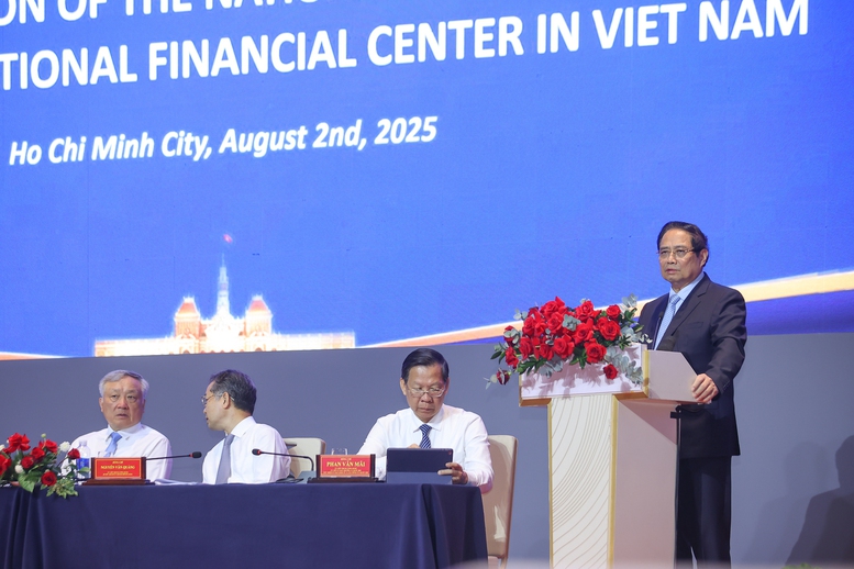 Theo Thủ tướng, việc Quốc hội ban hành Nghị quyết số 222 đã tạo bộ khung pháp lý đầu tiên và là nền tảng quan trọng, vững chắc cho việc xây dựng, vận hành và phát triển Trung tâm tài chính quốc tế tại Việt Nam - Ảnh: VGP/Nhật Bắc Theo Thủ tướng, việc Quốc hội ban hành Nghị quyết số 222 đã tạo bộ khung pháp lý đầu tiên và là nền tảng quan trọng, vững chắc cho việc xây dựng, vận hành và phát triển Trung tâm tài chính quốc tế tại Việt Nam - Ảnh: VGP/Nhật Bắc