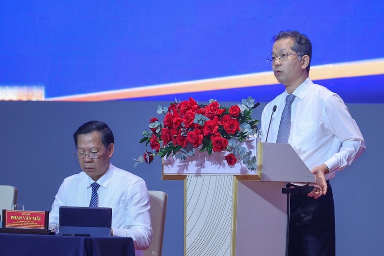 Bí thư thành ủy Đà Nẵng trình bày chương trình hành động của trung tâm tài chính quốc tế tại thành phố Đà Nẵng - Ảnh: VGP/Nhật Bắc Bí thư thành ủy Đà Nẵng trình bày chương trình hành động của trung tâm tài chính quốc tế tại thành phố Đà Nẵng - Ảnh: VGP/Nhật Bắc