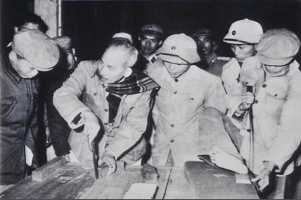 Xưởng May 10 vinh dự được đón Bác Hồ về thăm ngày 08/01/1959