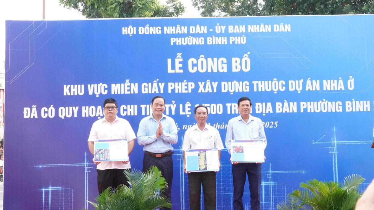 UBND phường Bình Phú tổ chức lễ công bố khu vực miễn giấy phép xây dựng