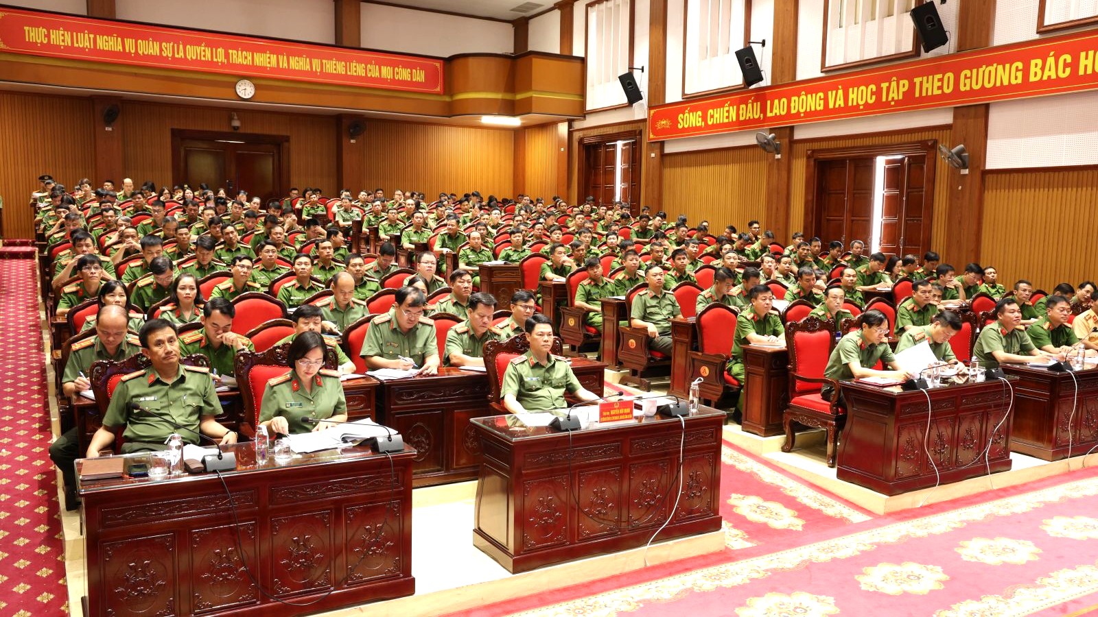 Các đại biểu tham dự hội nghị