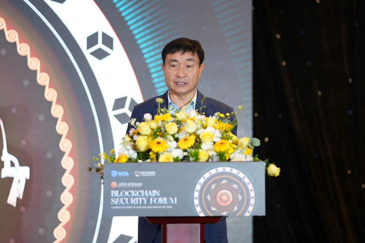 Trung tướng Nguyễn Minh Chính, Cục trưởng Cục An ninh mạng và phòng, chống tội phạm sử dụng công nghệ cao, Bộ Công an phát biểu tại sự kiện (Ảnh: Ban tổ chức) Trung tướng Nguyễn Minh Chính, Cục trưởng Cục An ninh mạng và phòng, chống tội phạm sử dụng công nghệ cao, Bộ Công an phát biểu tại sự kiện (Ảnh: Ban tổ chức)