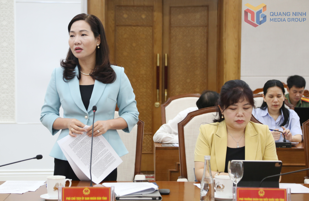 Bà Nguyễn Thị Hạnh, Phó Chủ tịch UBND tỉnh Quảng Ninh báo cáo về việc thực hiện chính sách, pháp luật về phòng, chống ma túy trên địa bàn tỉnh. Bà Nguyễn Thị Hạnh, Phó Chủ tịch UBND tỉnh Quảng Ninh báo cáo về việc thực hiện chính sách, pháp luật về phòng, chống ma túy trên địa bàn tỉnh.