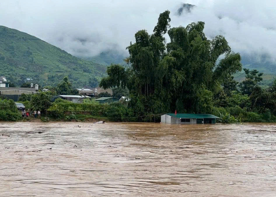 Nước sông Mã dâng cao. Ảnh Công an Sông Mã