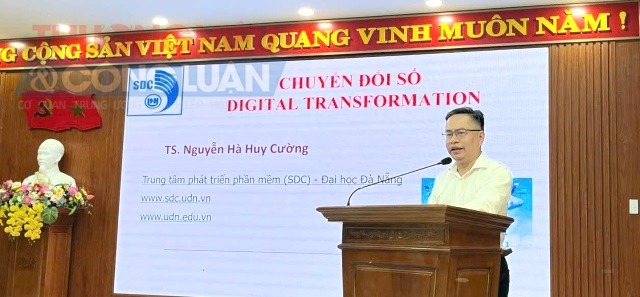 Tiến sĩ Nguyễn Hà Huy Cường - Giám đốc Trung tâm phát triển phần mềm SDC, Đại học Đà Nẵng - báo cáo viên lớp học chia sẻ nội dung chính về các chuyên đề: nhận thức chuyển đổi số, công nghệ số, sử dụng Chat GPT trong công việc và thực hành tại chỗ. Tiến sĩ Nguyễn Hà Huy Cường - Giám đốc Trung tâm phát triển phần mềm SDC, Đại học Đà Nẵng - báo cáo viên lớp học chia sẻ nội dung chính về các chuyên đề: nhận thức chuyển đổi số, công nghệ số, sử dụng Chat GPT trong công việc và thực hành tại chỗ.